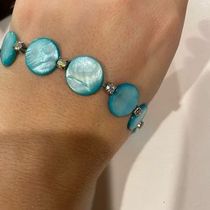 Stretchy blue bracelet